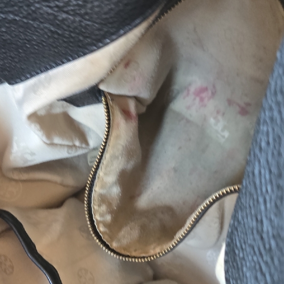 Tory Burch Black Leather Shoulder Bag with Gold Medallion - Picture 8 of 10